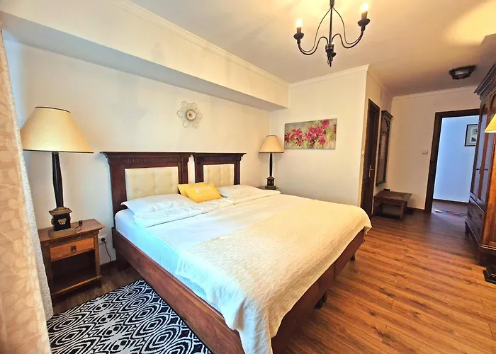 Room 27 @ Arc De Triomphe